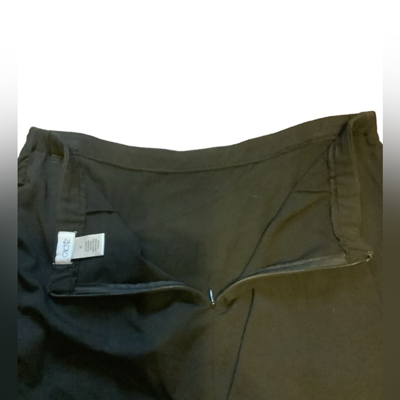 CACH’E Women’s Black Polyester Fitted Ruched Pencil Skirt Back Zipper Stretchy. - Picture 4 of 4